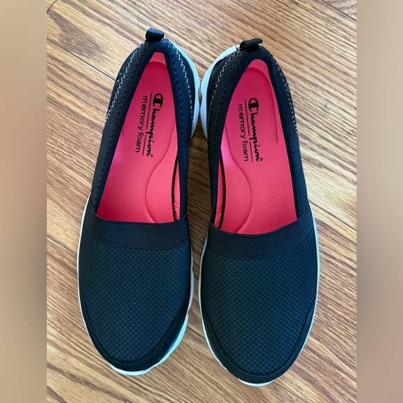 Woman’s Champion walking sneakers size 8.5 - Picture 1 of 7